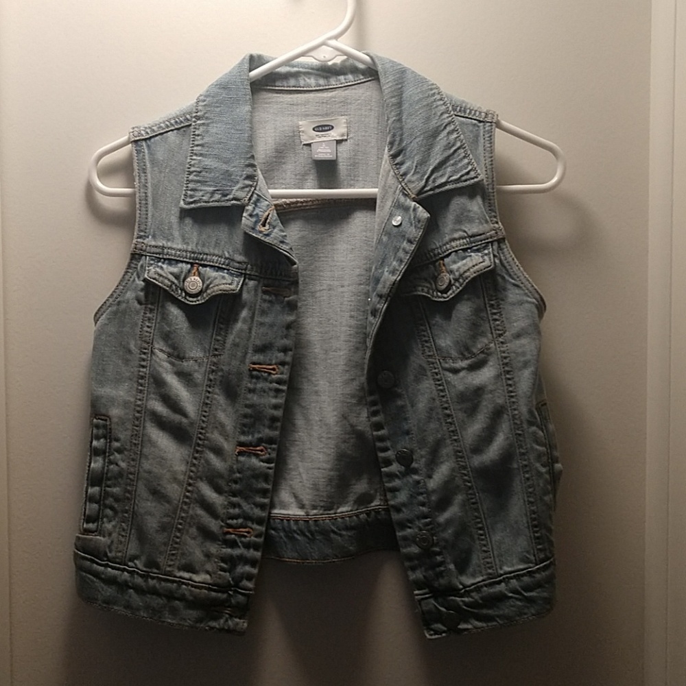 Old Navy jean vest. Size L (10/12)